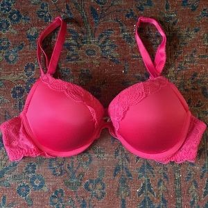 2 sexy bras